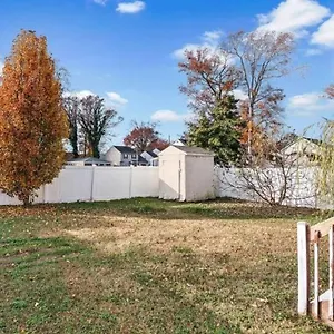 https://cheerful-5-bedroom-house-centreally-located.hotels-in-virginia-beach.com