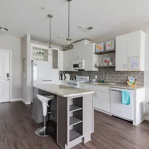 https://city-1br-with-full-kitchen-near-uptown-airport.1sthotelscharlotte.com